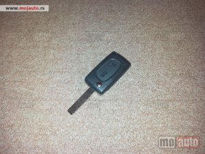 NOVI: delovi  Kljuc Peugeot 207 307 308 sa 2 dugmeta