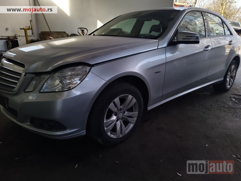 Glavna slika -  Levo krilo za Mercedes W212 - MojAuto