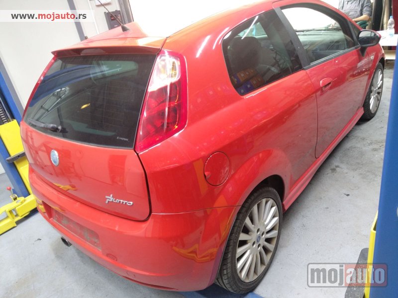 Glavna slika -  Fiat Grande Punto gepek vrata kod boje 176/A  Originalni delovi  Moguca ugradnja delova  Alfa Romeo 147-156-166-159-GT-MiTo-Giulietta Fiat bravo 2 - croma -grande punto -multipla 2 -punto 3 -stilo-idea Freemont Panda 3 Lancia ypsilon-delta-musa-lybra - MojAuto