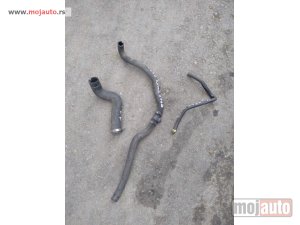 Glavna slika -  Fiat Grande Punto 1.9 jtd 120ks creva vode Originalni delovi  Moguca ugradnja delova  Alfa Romeo 147-156-166-159-GT-MiTo-Giulietta Fiat bravo 2 - croma -grande punto -multipla 2 -punto 3 -stilo-idea Freemont Panda 3 500L Lancia ypsilon-delta-musa-lybra  U - MojAuto