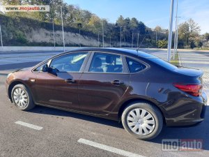 Glavna slika - Opel Astra J  - MojAuto